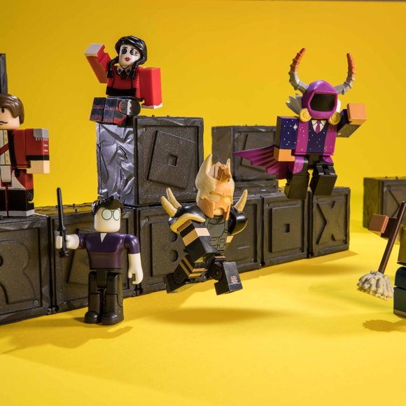 ROBLOX Action Collection Series 9 Celebrity Mystery Blind Black Box Cube 3 PK - Picture 12 of 16
